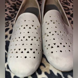 GRAY EYELET FLATS